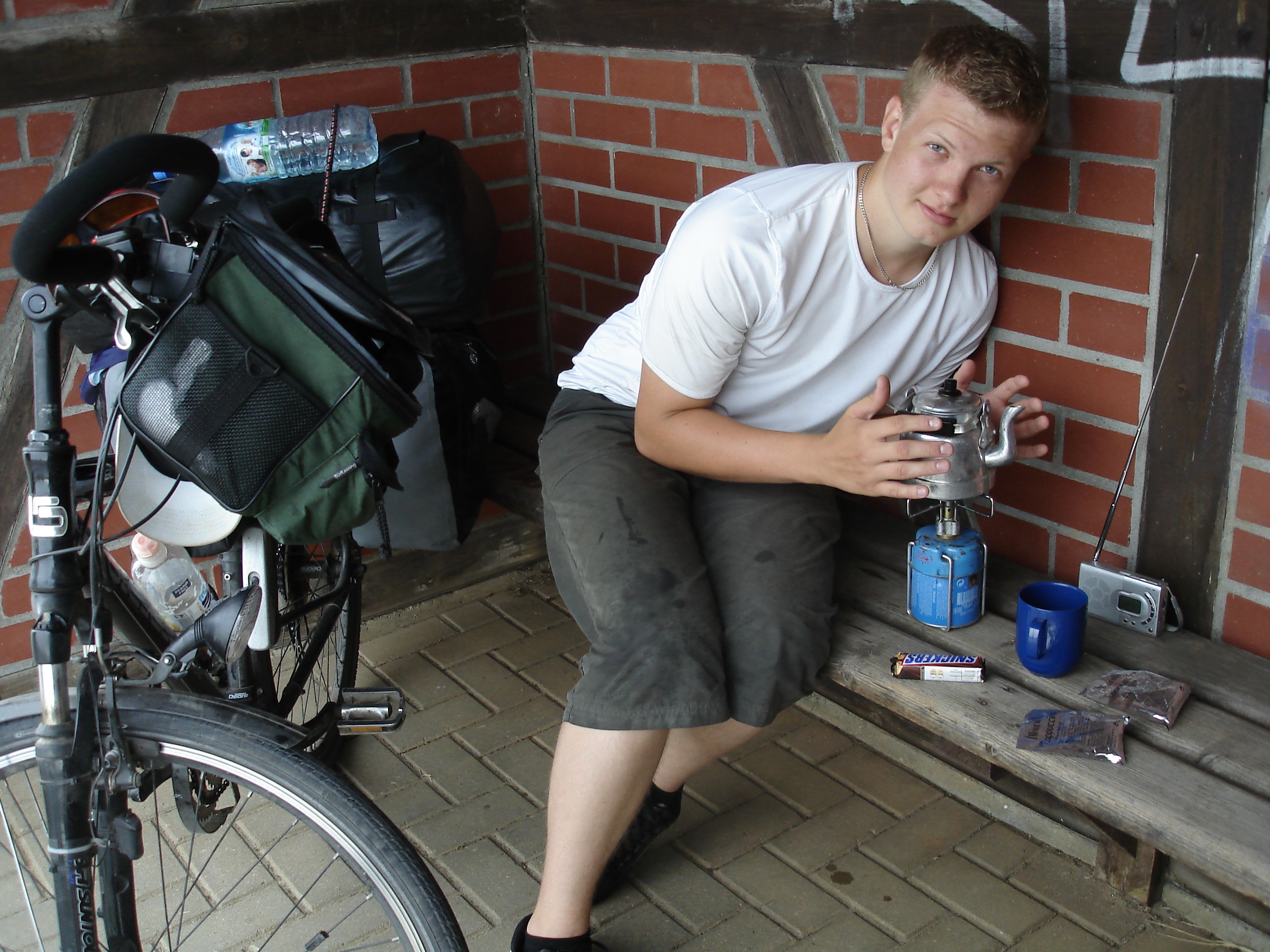 Im Buswartehaeuschen